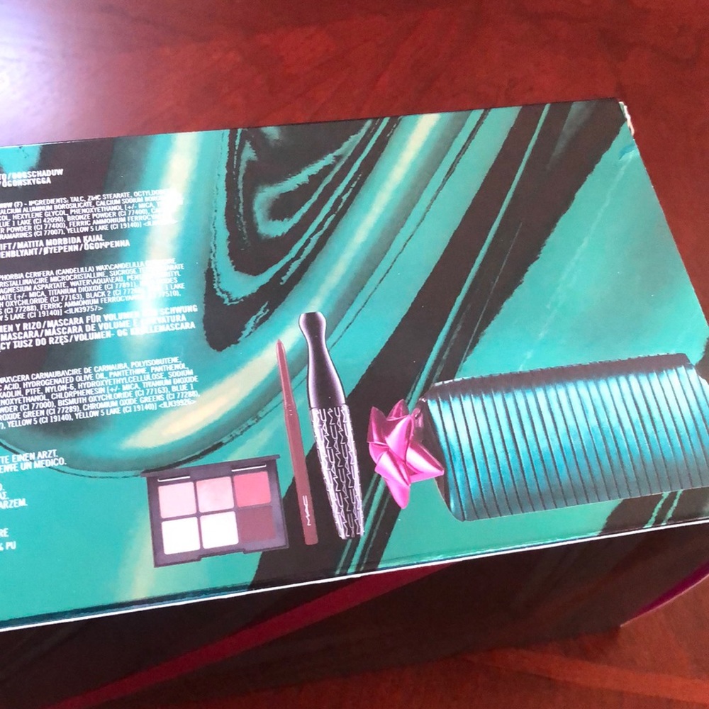 Mac cosmetics set